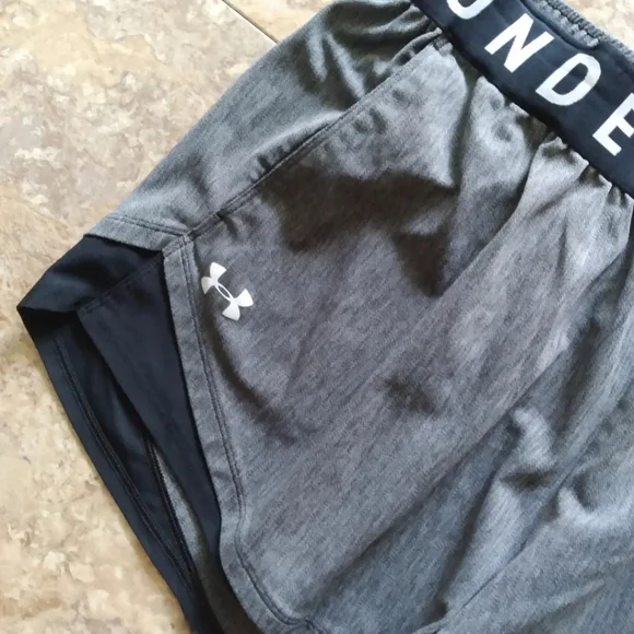 Under Armour Women's Play Up 3.0 Twist shorts, size 1X - Picture 2 of 10